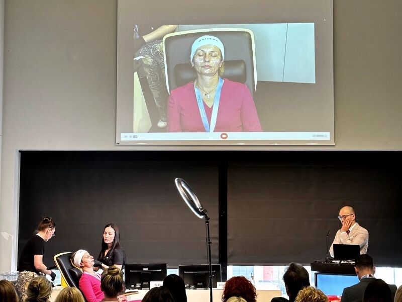 Live-Demonstration einer HA-Filler-Behandlung bei der DDG-Tagung