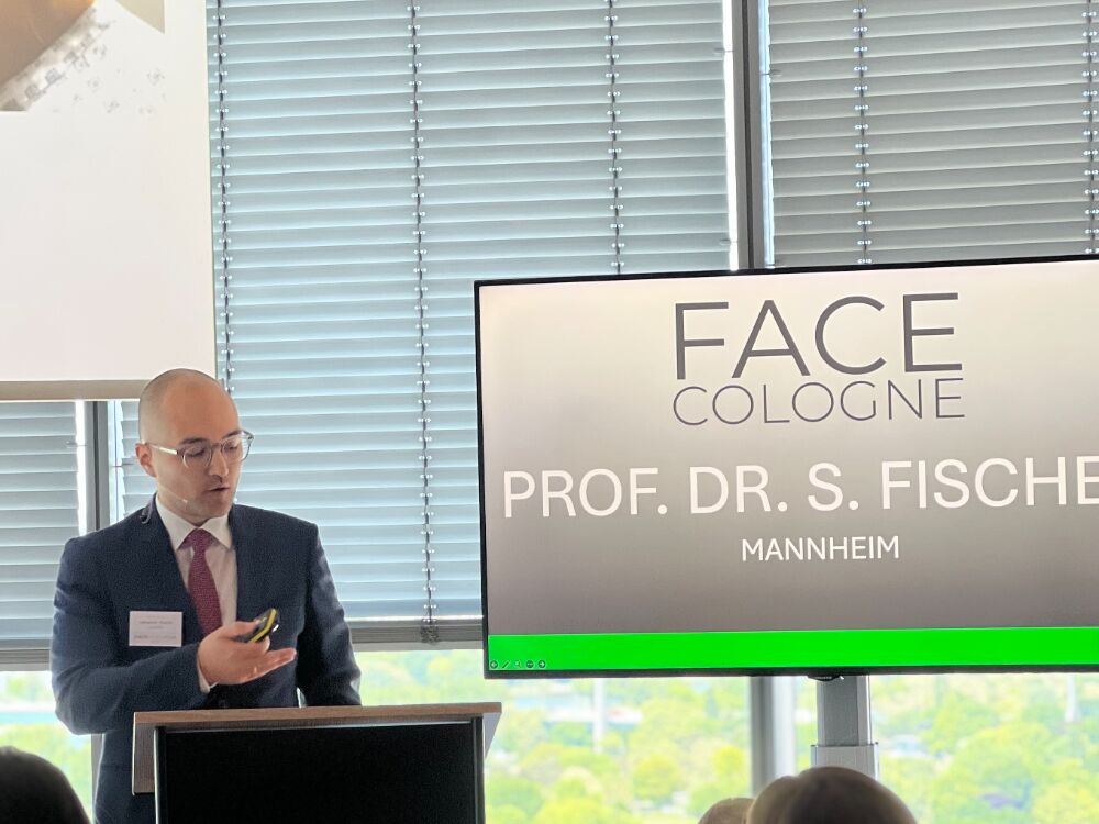 Prof. Fischer als Referent bei der FaceCologne 2025
