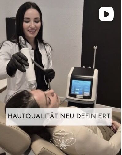 Prof. Dr. med. Kotsougiani-Fischer bei einer Radiofrequenz-Microneedling-Behandlung im Gesicht – Hautqualität neu definiert